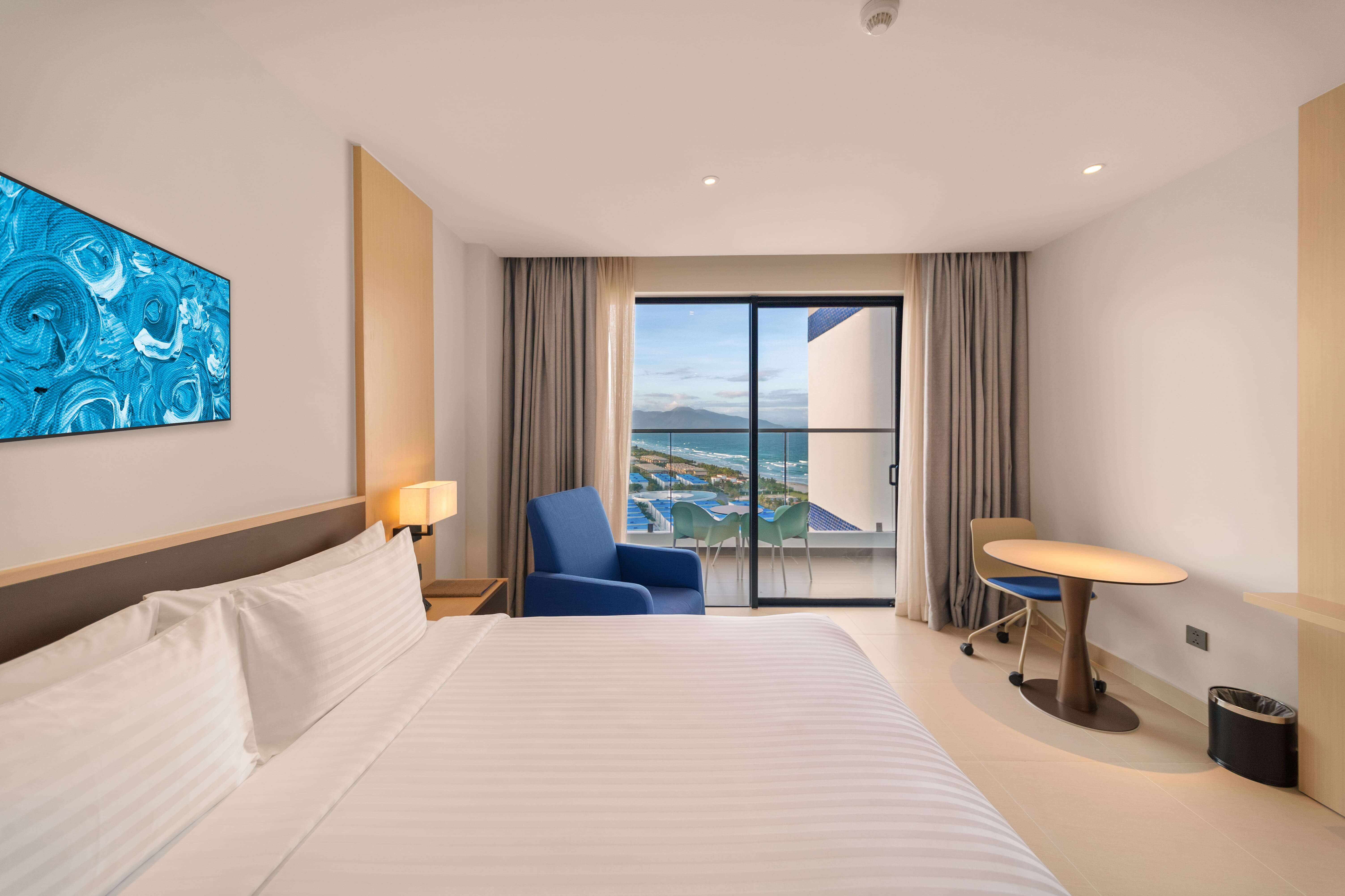 ECR-Deluxe-Sea-View-King (4)