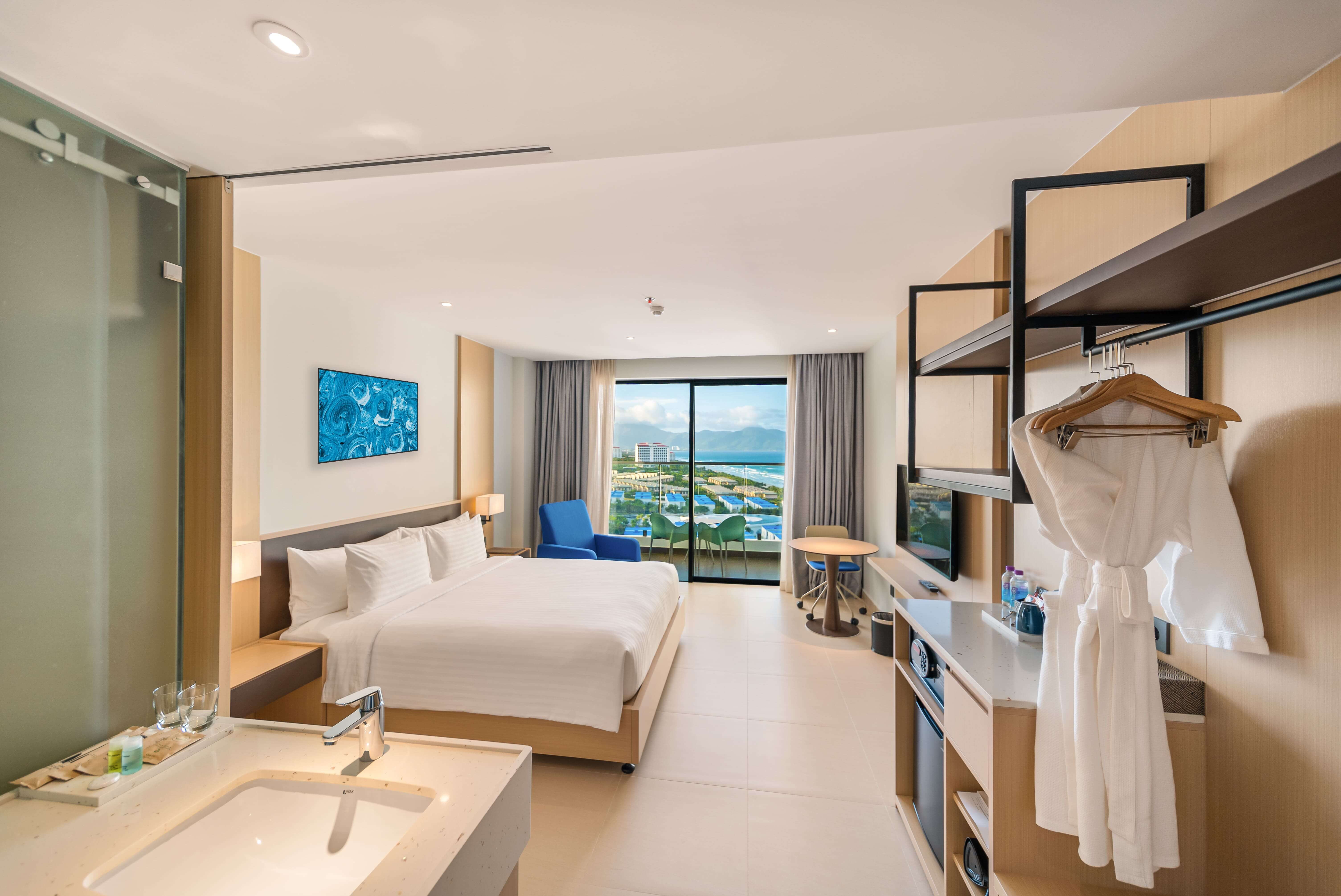 ECR-Deluxe-Sea-View-King (2)